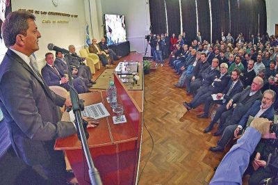 Massa explic� sobre la ley de Pymes que impulsa en Diputados y habl� con representantes del sector