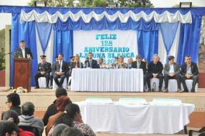 128� aniversario: Peppo inaugur� m�ltiples obras en Laguna Blanca