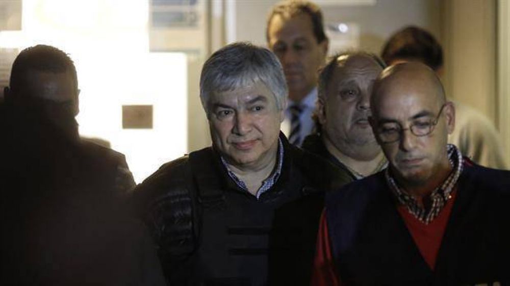 Investigan si B�ez false� operaciones y ocult� $ 10 millones a la Justicia