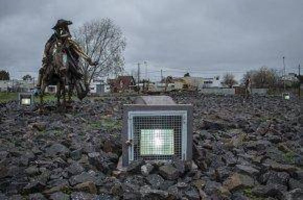 Reparan iluminaci�n de Plaza El Quijote en conjunto con la CEAL