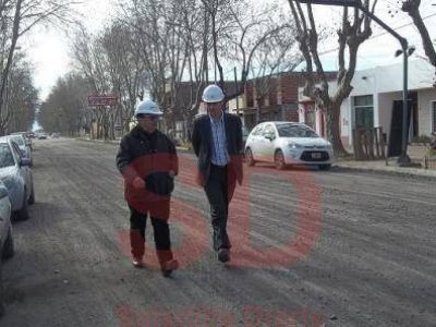 SALOM�N RECORRI� LA OBRA DE REPAVIMENTACION DE LA RIVADAVIA