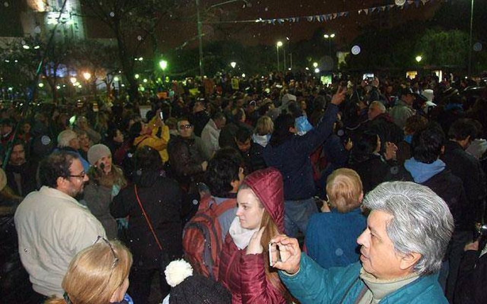 Vecinos de la Regi�n reclamaron contra el tarifazo
