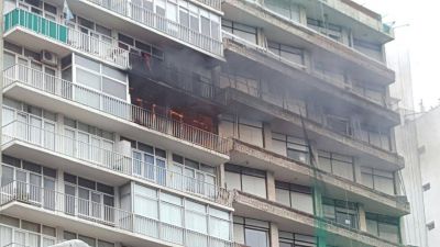 Un incendio caus� alarma en pleno centro