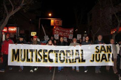 Como en distintos puntos del pa�s, en San Juan tambi�n marcharon por el tarifazo