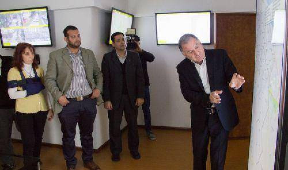 Acuerdan la optimizaci�n de programas de empleo en Varela