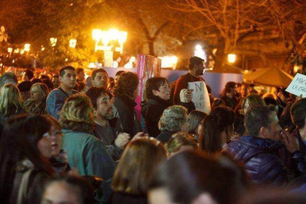 Unas 600 personas se manifestaron contra el tarifazo en el centro mendocino