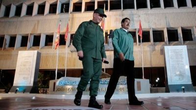 Cada vez m�s chavistas piden la salida o el revocatorio de Maduro