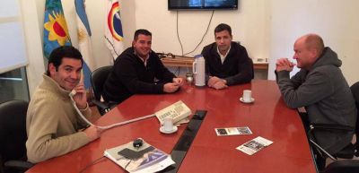 Sebasti�n Alvarez con el intendente Juan Pablo De Jes�s