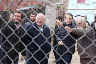 Lifschitz y Corsalini anunciaron cloacas y pavimentaci�n en el barrio Cab�n 9