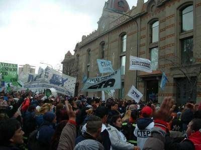 M�s de 6000 cartoneros porte�os denunciaron la privatizaci�n del sistema de reciclado