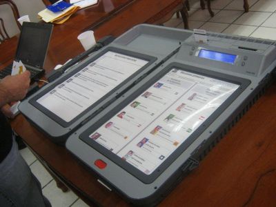 El Gobierno provincial presentó a la Legislatura dos proyectos para modificar el sistema electoral