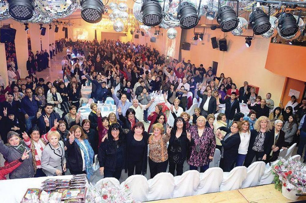 Linares: Las mujeres son nuestro orgullo y corazn del partido