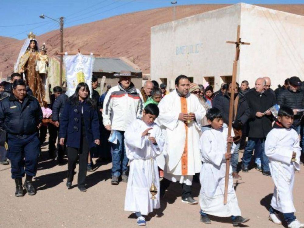 EL GOBERNADOR ACOMPA�� A LA COMUNIDAD DE CATUA EN SU CELEBRACI�N PATRONAL