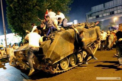 Turqu�a: 6.000 detenidos y vigilias por la democracia, a dos d�as del golpe fallido