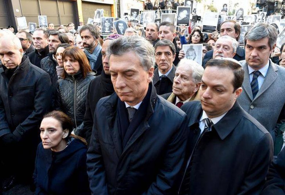 Por un tema de agenda, Macri se retir� antes del acto de la AMIA