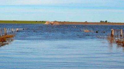 Una localidad de Adolfo Alsina cercada por el agua