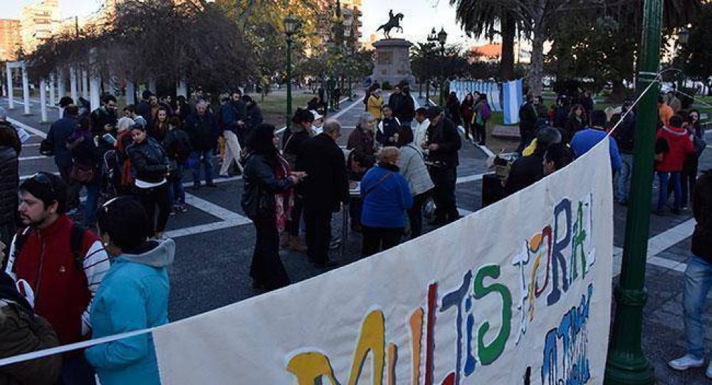 Las masivas movilizaciones contra el tarifazo y la pol�mica por el D�a de los DDHH en La Pampa
