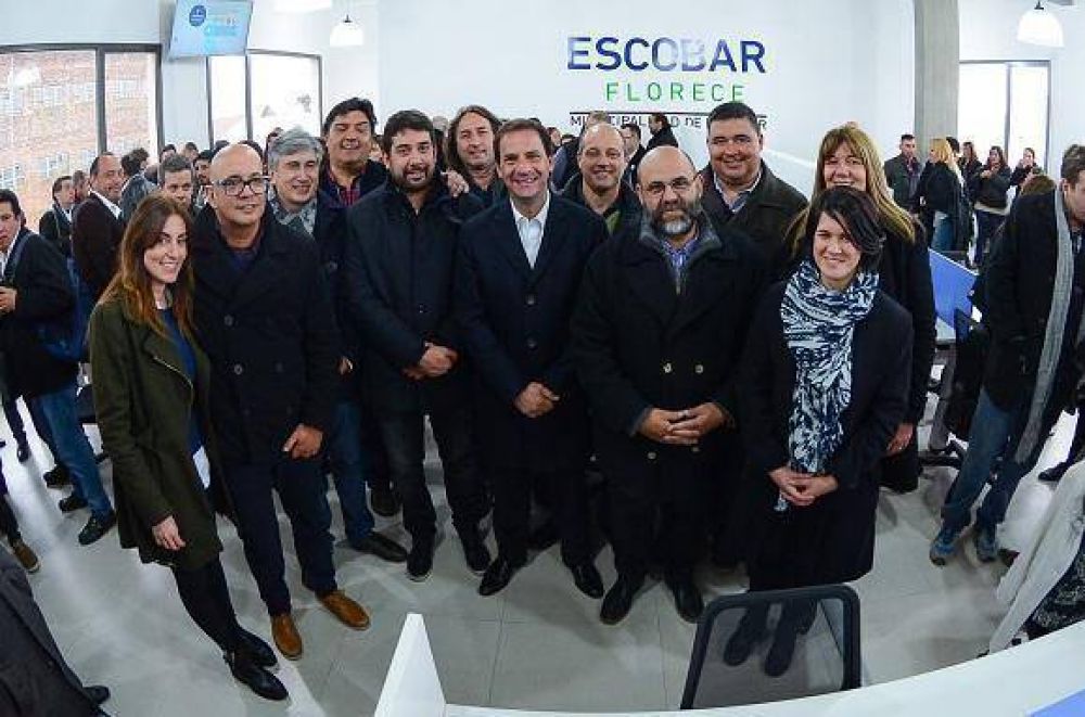 Ariel Sujarchuk inaugur� un edificio de atenci�n al vecino en Escobar