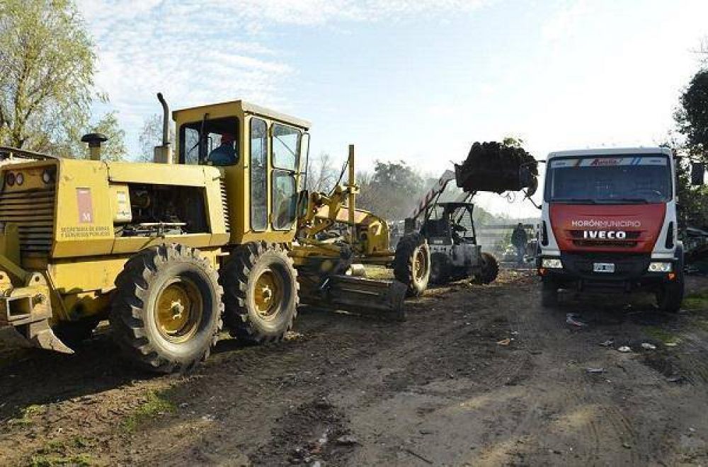 El Municipio comenz� la limpieza integral del Arroyo Mor�n