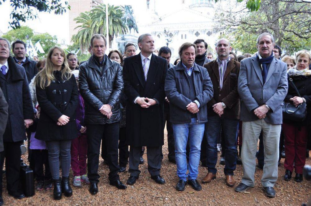 Bordet presenci� el acto por los 22 a�os del aniversario del atentado a la AMIA 