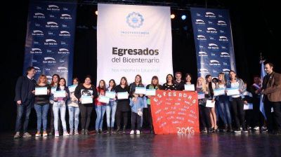 Katopodis acompa�� a 700 alumnos que egresaron a trav�s del Plan Fines 2
