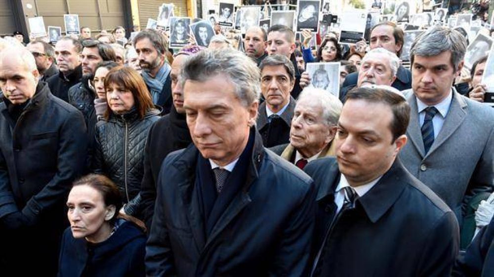 AMIA: Macri prometi� apoyo oficial para avanzar con la causa