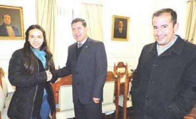 Antes de viajar, Fernanda Russo visit� al gobernador Casas
