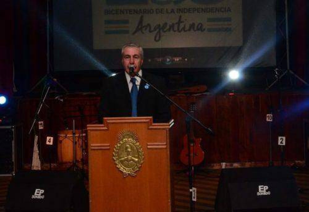 Hern�ndez repas� ejes de gesti�n para la comunidad Quenum�
