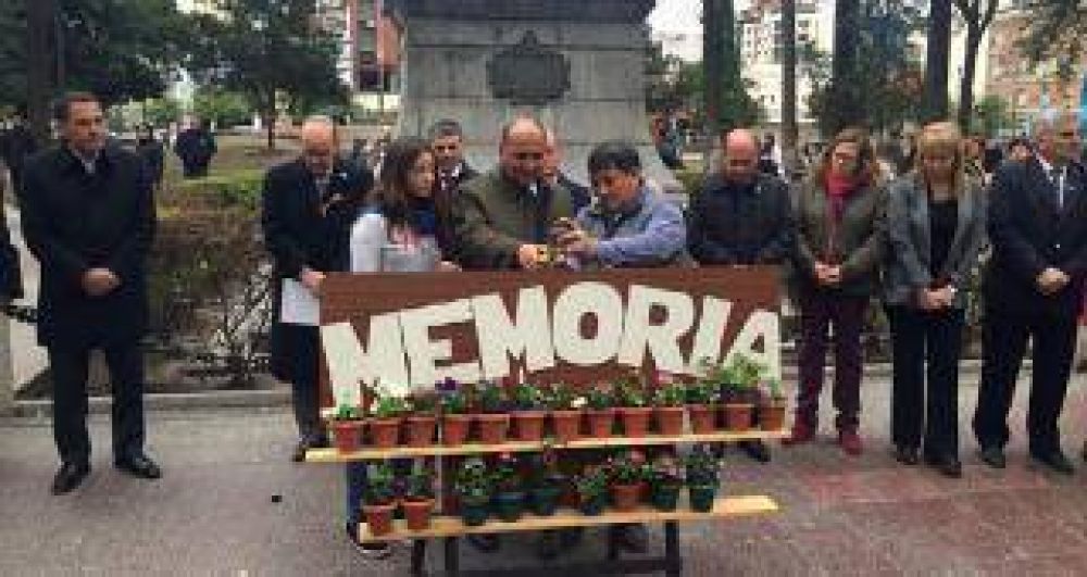 Manzur particip del homenaje a 22 aos del atentado a la AMIA