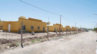 Si no arrancan las 176 viviendas, la UOCRA se movilizar� en las calles