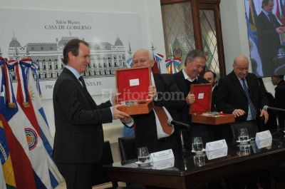Hidrov�a: para gobernadores de la Regi�n Centro es vital y estrat�gica