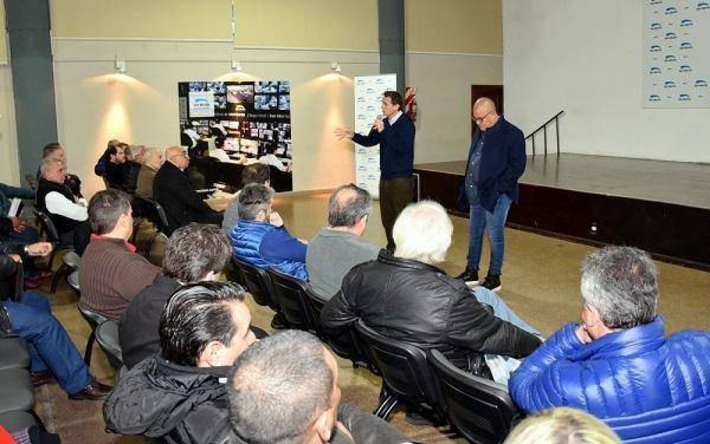 Gabriel Katopodis recibi� a empresarios del pl�stico