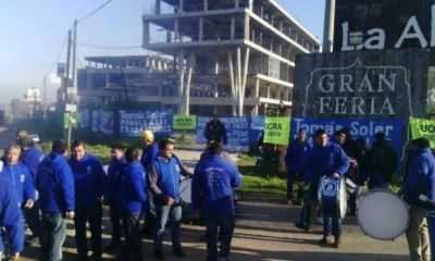 Trabajadores de la construcci�n protestan por despidos y falta de pago en una obra