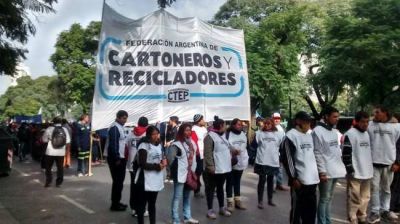 Aseguran a los cartoneros que no privatizar�n el reciclado