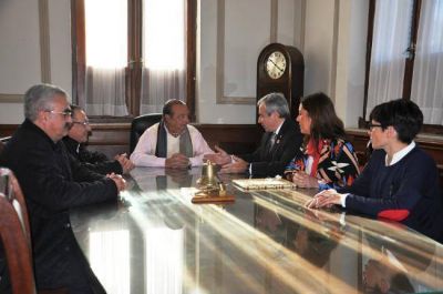 S�nchez recibi� en su despacho al gobernador rotario
