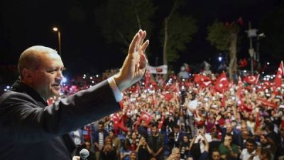 Un fortalecido Erdogan cuenta que casi lo matan la noche del golpe de estado