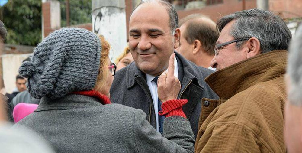 Manzur visit� una f�brica familiar que ense�a oficios a j�venes de la calle