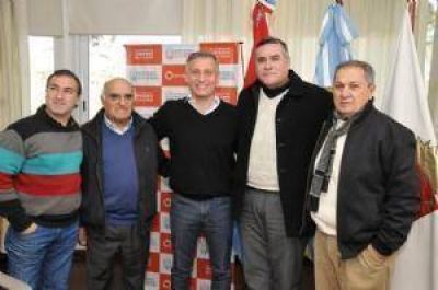 El legislador Hugo Capdevila se reuni� con Avil�s y elogi� el crecimiento de Carlos Paz