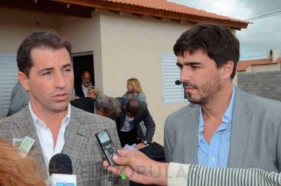 Entregan casas en el barrio Qu�mico