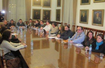 El gobierno har� una oferta a los docentes luego de acordar con ATE y UPCN