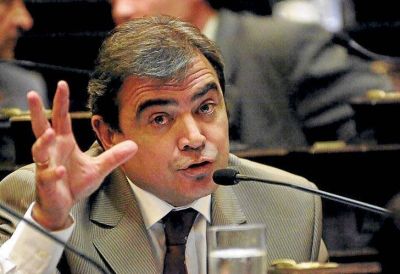Demoran al exsenador K Nicol�s Fern�ndez por querer salir del pa�s con 30 mil d�lares