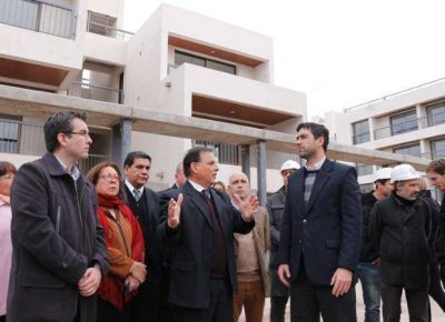 El jefe de ANSeS visit� San Luis y recorri� las casas del plan Procrear