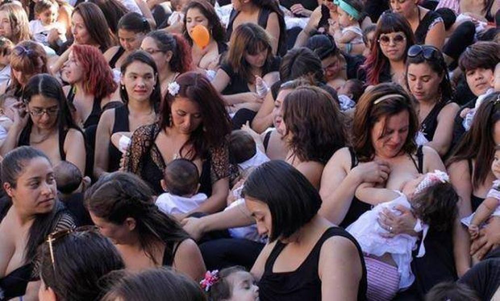 Pilar se suma a la protesta masiva para garantizar amamantar en p�blico
