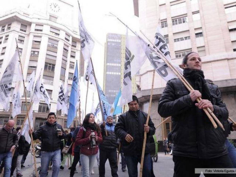 Familias de un edificio de Boedo con orden de desalojo reclaman por viviendas