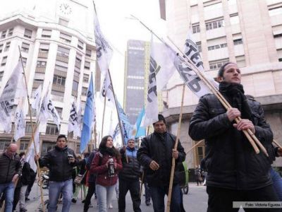 Familias de un edificio de Boedo con orden de desalojo reclaman por viviendas