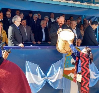 El gobernador comparti� fiesta popular por el cumplea�os 86 de Ingeniero Ju�rez