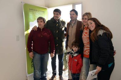 Barrio Qu�mico: siete nuevas familias, con casa propia