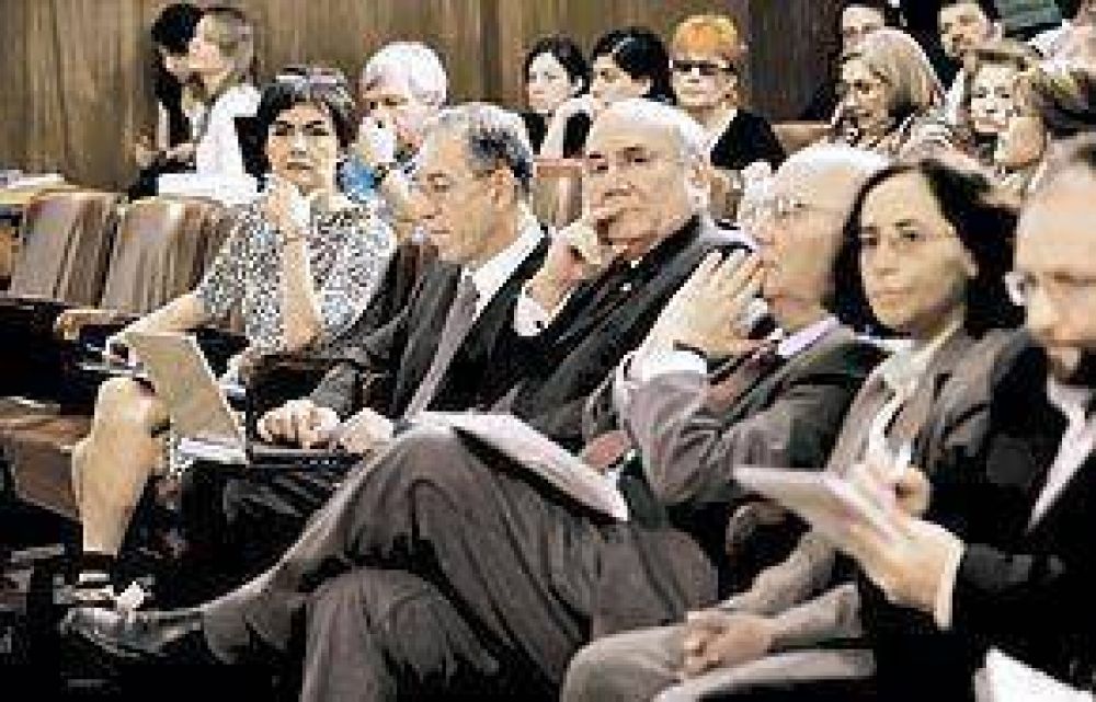 Preocupaci�n por saber qui�n regular� la aplicaci�n de la ley