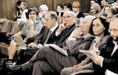 Preocupaci�n por saber qui�n regular� la aplicaci�n de la ley