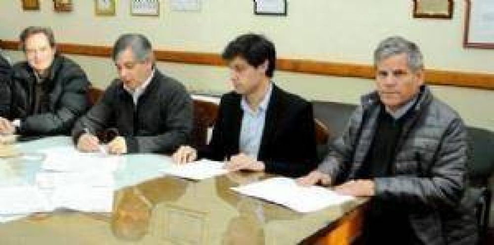 El intendente Guillermo Britos firm un acuerdo para instalar radares y fotomultas en la ciudad